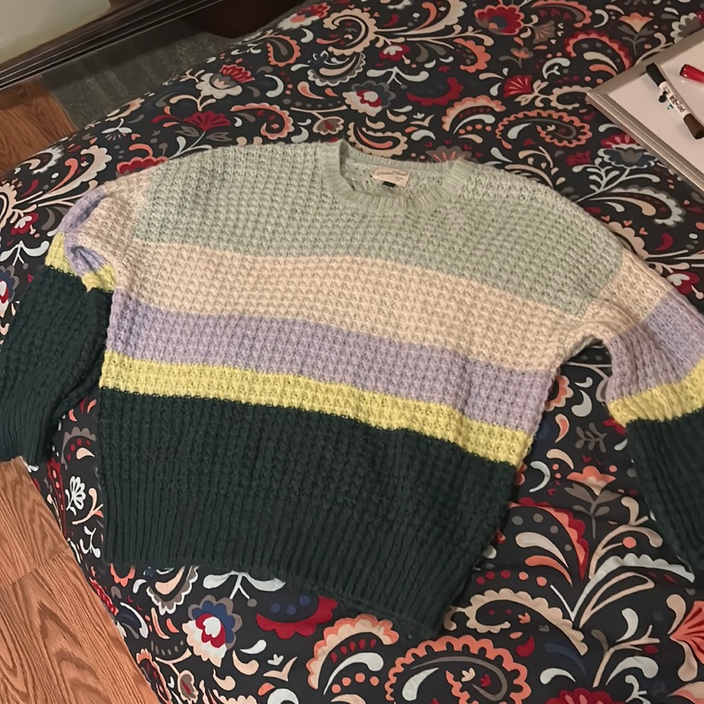 Universal thread knitted multi-color sweater